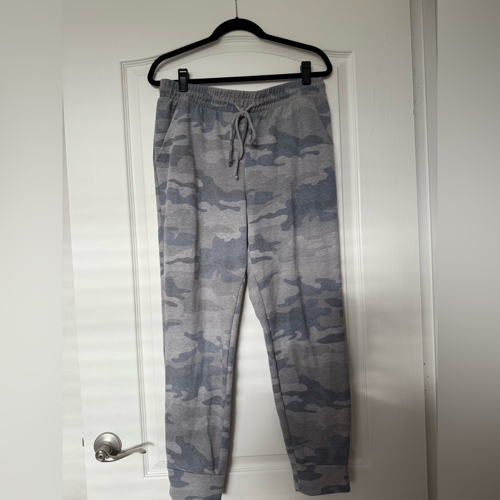 Knox Rose Gray Camo Jogger Pants